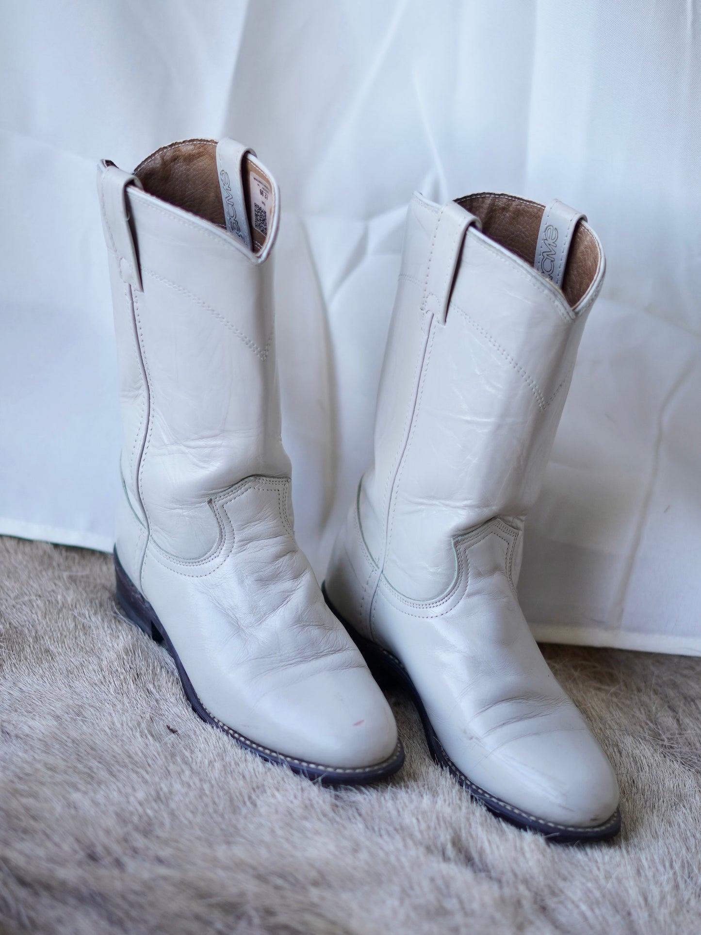 Vintage ACME white leather cowboy boots